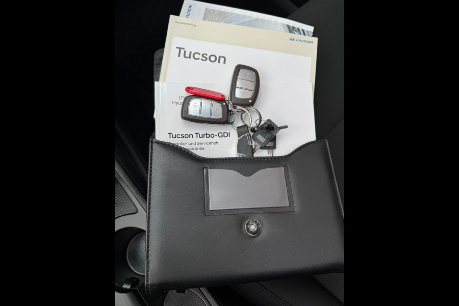 Hyundai Tucson 1.6 T-GDi Passion 4WD - Automaat I Panorama dak I Airco I Comfort pakket I Trekhaak I Dealer onderhoudenI Enz.... Hyundai Tucson 1.6 T-GDi Passion 4WD - Automaat I Panorama dak I Airco I Comfort pakket I Trekhaak I Dealer onderhoudenI Enz....