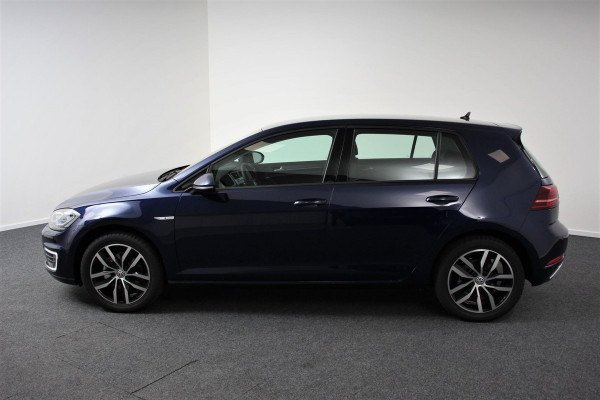 Volkswagen e-Golf Edition | Navigatie | Digitale Cockpit | Apple Carplay/Android Auto | Bluetooth | Cruise control adaptive | Lichtmetalen Velgen 17" | Camera | Parkeer sensoren | Stoelverwarming Volkswagen e-Golf Edition | Navigatie | Digitale Cockpit | Apple Carplay/Android Auto | Bluetooth | Cruise control adaptive | Lichtmetalen Velgen 17" | Camera | Parkeer sensoren | Stoelverwarming