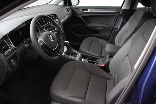 Volkswagen e-Golf Edition | Navigatie | Digitale Cockpit | Apple Carplay/Android Auto | Bluetooth | Cruise control adaptive | Lichtmetalen Velgen 17" | Camera | Parkeer sensoren | Stoelverwarming Volkswagen e-Golf Edition | Navigatie | Digitale Cockpit | Apple Carplay/Android Auto | Bluetooth | Cruise control adaptive | Lichtmetalen Velgen 17" | Camera | Parkeer sensoren | Stoelverwarming