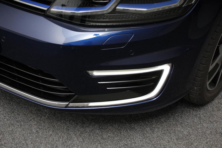 Volkswagen e-Golf Edition | Navigatie | Digitale Cockpit | Apple Carplay/Android Auto | Bluetooth | Cruise control adaptive | Lichtmetalen Velgen 17" | Camera | Parkeer sensoren | Stoelverwarming Volkswagen e-Golf Edition | Navigatie | Digitale Cockpit | Apple Carplay/Android Auto | Bluetooth | Cruise control adaptive | Lichtmetalen Velgen 17" | Camera | Parkeer sensoren | Stoelverwarming