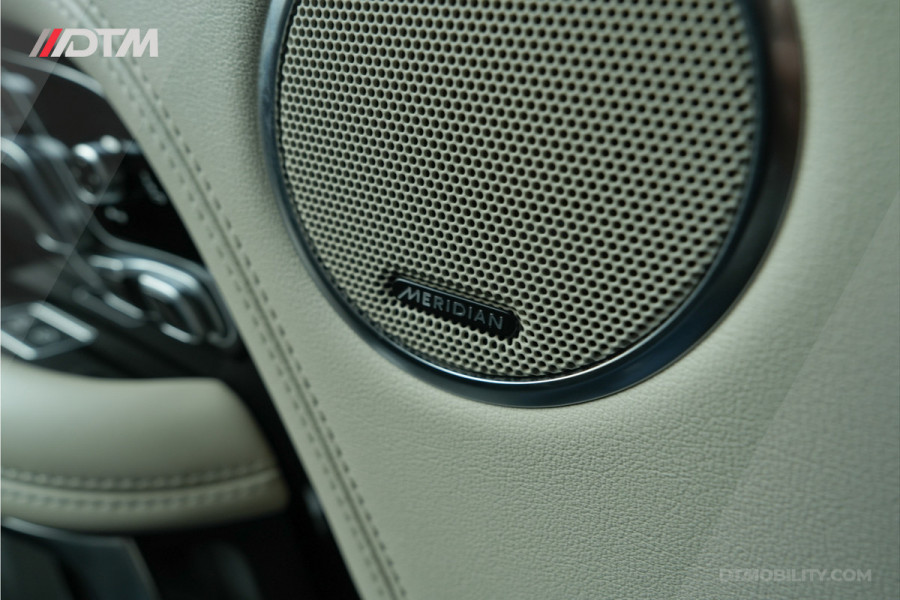 Land Rover Range Rover P400e Vogue | Head-up | Matrix | Koelkast | Panoramadak Land Rover Range Rover P400e Vogue | Head-up | Matrix | Koelkast | Panoramadak