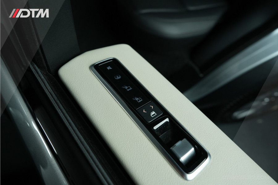 Land Rover Range Rover P400e Vogue | Head-up | Matrix | Koelkast | Panoramadak Land Rover Range Rover P400e Vogue | Head-up | Matrix | Koelkast | Panoramadak