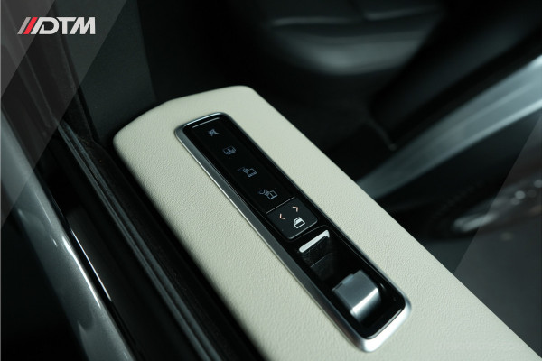 Land Rover Range Rover P400e Vogue | Head-up | Matrix | Koelkast | Panoramadak Land Rover Range Rover P400e Vogue | Head-up | Matrix | Koelkast | Panoramadak