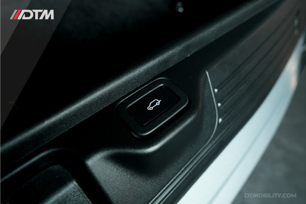 Land Rover Range Rover P400e Vogue | Head-up | Matrix | Koelkast | Panoramadak Land Rover Range Rover P400e Vogue | Head-up | Matrix | Koelkast | Panoramadak