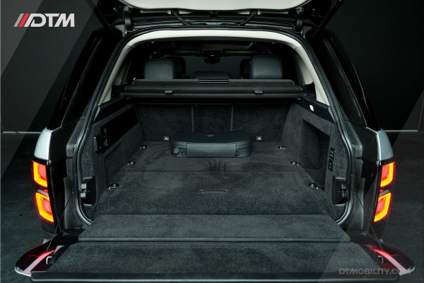Land Rover Range Rover P400e Vogue | Head-up | Matrix | Koelkast | Panoramadak Land Rover Range Rover P400e Vogue | Head-up | Matrix | Koelkast | Panoramadak