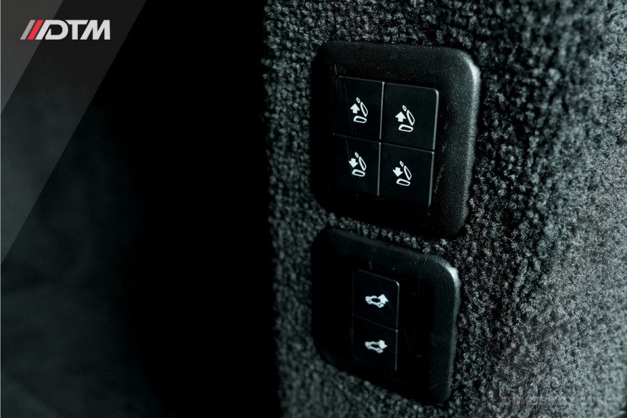 Land Rover Range Rover P400e Vogue | Head-up | Matrix | Koelkast | Panoramadak Land Rover Range Rover P400e Vogue | Head-up | Matrix | Koelkast | Panoramadak