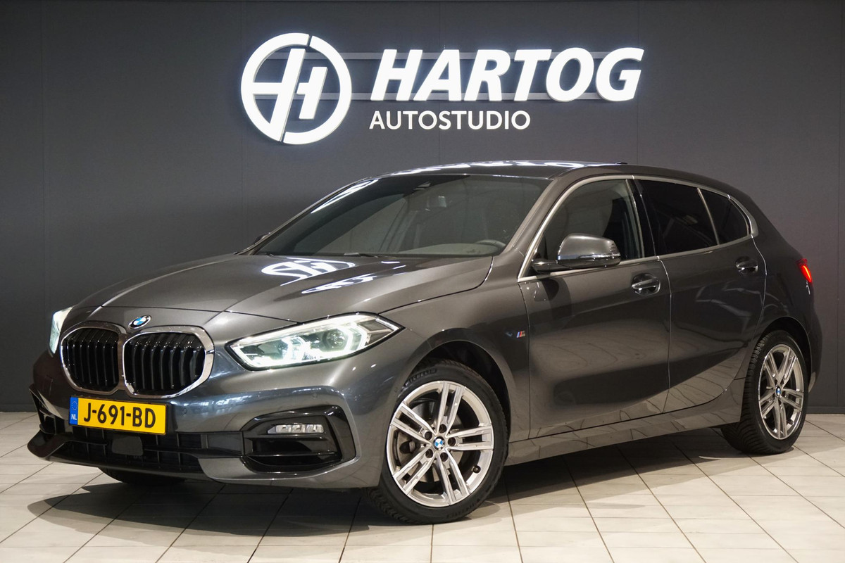 BMW 1-serie 118i Executive Edition + HARMAN KARDON / CAMERA / STOELVERWARMING BMW 1-serie 118i Executive Edition + HARMAN KARDON / CAMERA / STOELVERWARMING