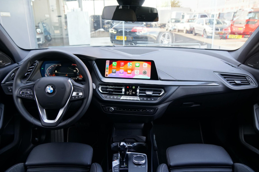 BMW 1-serie 118i Executive Edition + HARMAN KARDON / CAMERA / STOELVERWARMING