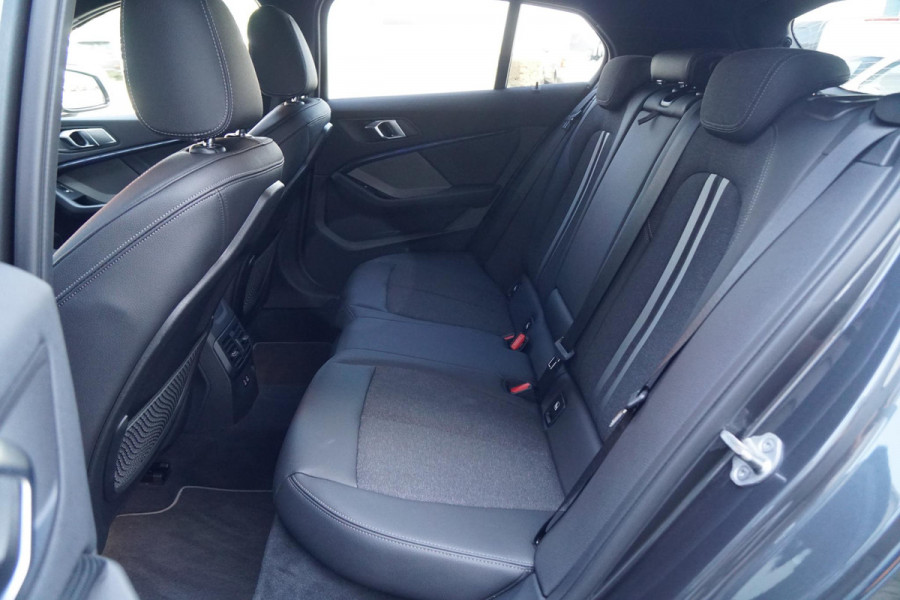 BMW 1-serie 118i Executive Edition + HARMAN KARDON / CAMERA / STOELVERWARMING