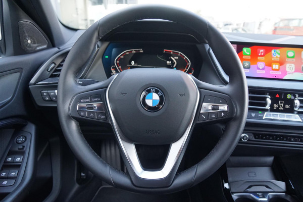 BMW 1-serie 118i Executive Edition + HARMAN KARDON / CAMERA / STOELVERWARMING