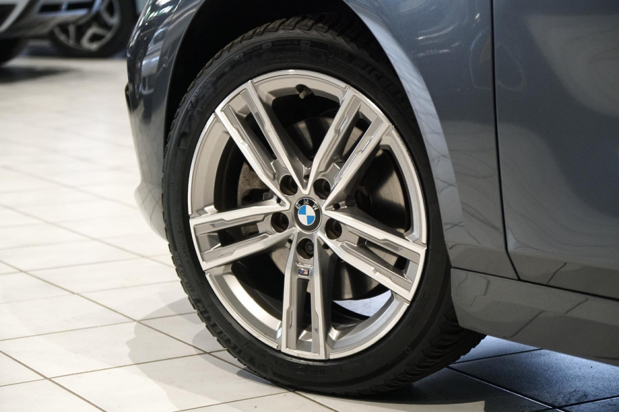 BMW 1-serie 118i Executive Edition + HARMAN KARDON / CAMERA / STOELVERWARMING