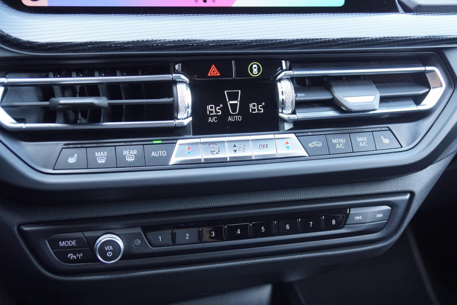 BMW 1-serie 118i Executive Edition + HARMAN KARDON / CAMERA / STOELVERWARMING