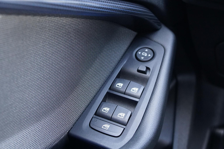 BMW 1-serie 118i Executive Edition + HARMAN KARDON / CAMERA / STOELVERWARMING