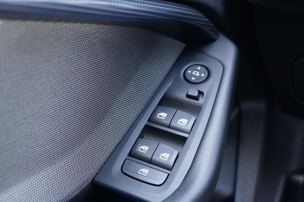 BMW 1-serie 118i Executive Edition + HARMAN KARDON / CAMERA / STOELVERWARMING