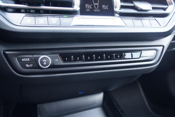 BMW 1-serie 118i Executive Edition + HARMAN KARDON / CAMERA / STOELVERWARMING