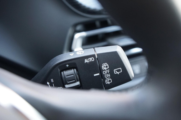 BMW 1-serie 118i Executive Edition + HARMAN KARDON / CAMERA / STOELVERWARMING