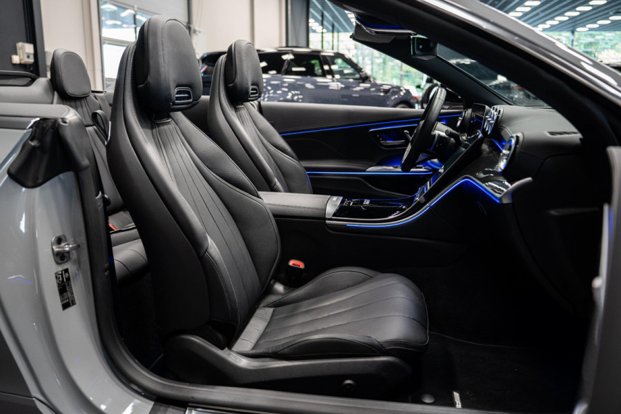 Mercedes-Benz CLE Cabriolet 200 AMG Line *Burmester / Airscarf / Keyless / Memory / Night-pakket* Mercedes-Benz CLE Cabriolet 200 AMG Line *Burmester / Airscarf / Keyless / Memory / Night-pakket*