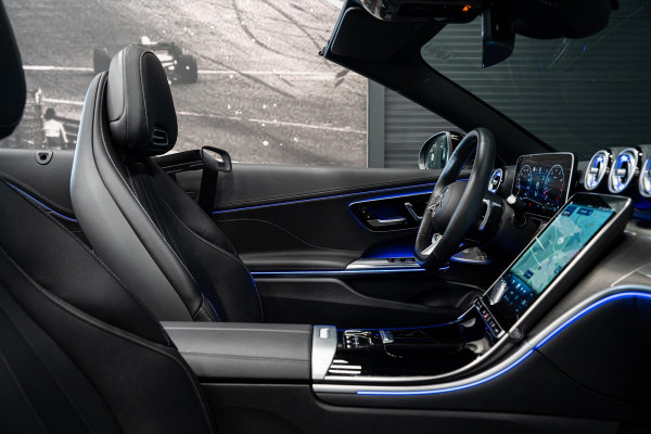 Mercedes-Benz CLE Cabriolet 200 AMG Line *Burmester / Airscarf / Keyless / Memory / Night-pakket* Mercedes-Benz CLE Cabriolet 200 AMG Line *Burmester / Airscarf / Keyless / Memory / Night-pakket*