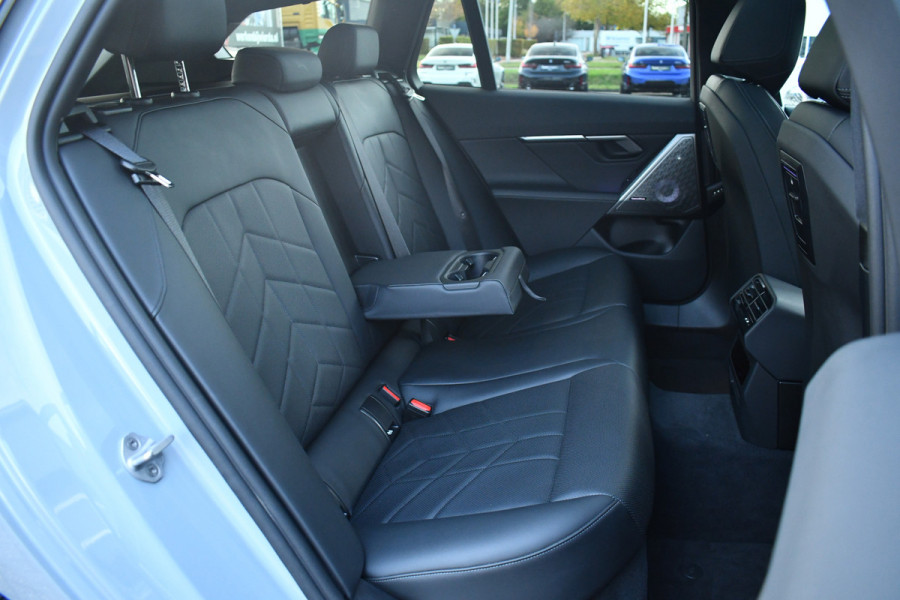 BMW 5 Serie Touring 520i M-Sport Pano Trekh B&W 21inch ACC 360 HUD Stoelventilatie Brooklyngrau