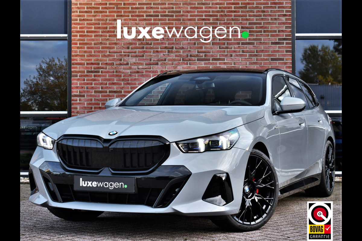 BMW 5 Serie Touring 520i M-Sport Pano Trekh ACC 360 H/K HUD 21inch Stoelventilatie BMW 5 Serie Touring 520i M-Sport Pano Trekh ACC 360 H/K HUD 21inch Stoelventilatie