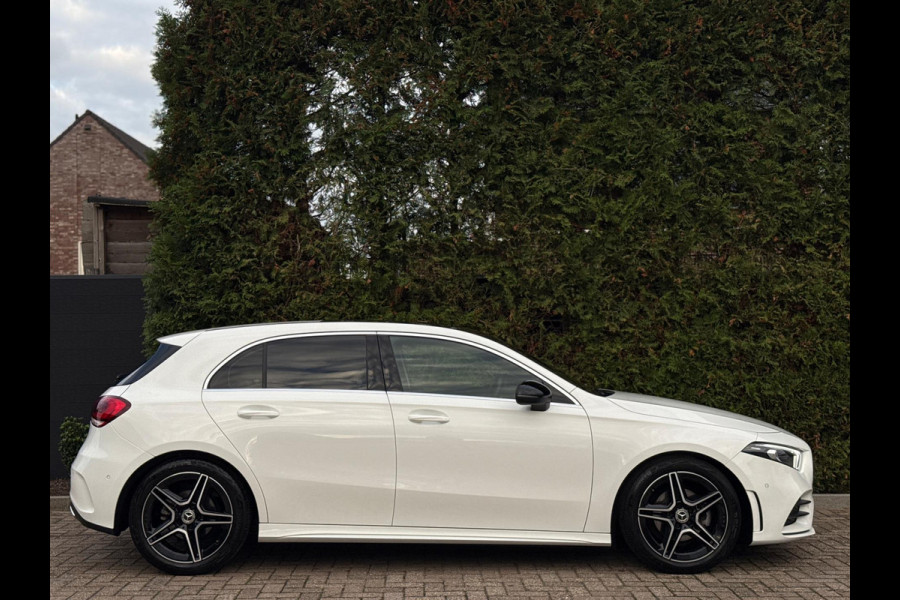 Mercedes-Benz A-Klasse 180 AMG Line Panorama CarPlay Mercedes-Benz A-Klasse 180 AMG Line Panorama CarPlay