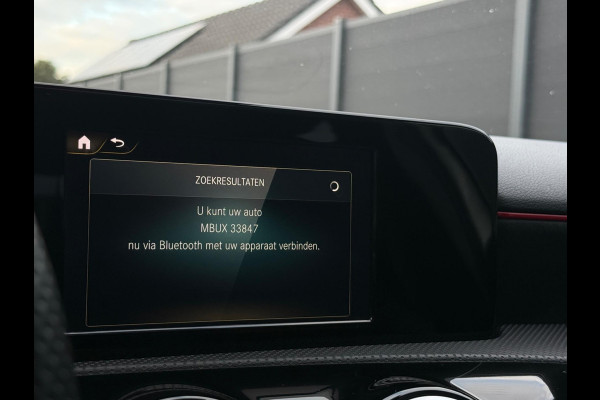 Mercedes-Benz A-Klasse 180 AMG Line Panorama CarPlay Mercedes-Benz A-Klasse 180 AMG Line Panorama CarPlay