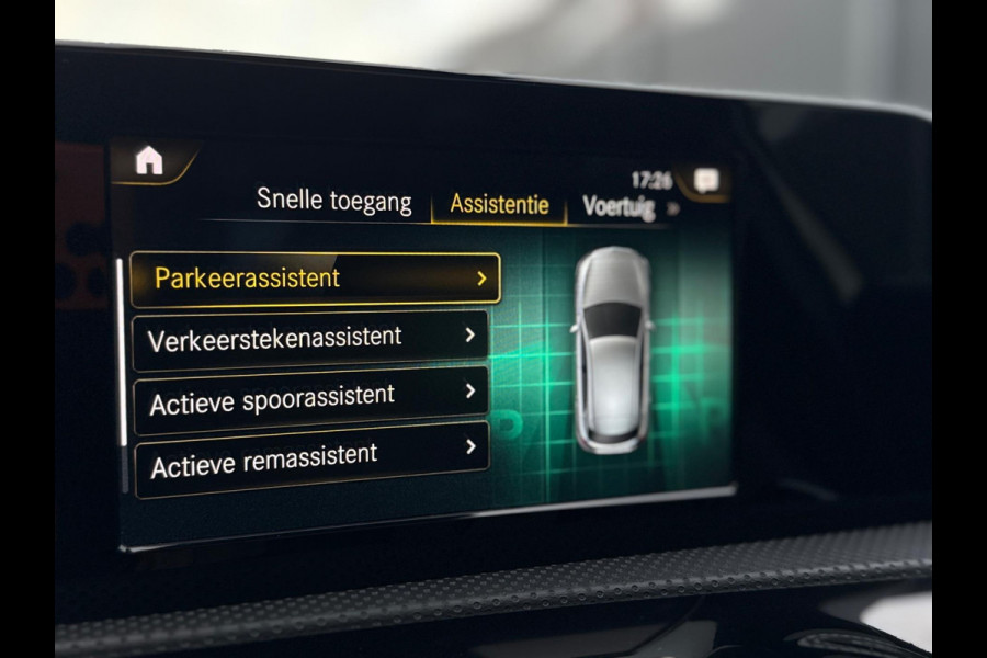 Mercedes-Benz A-Klasse 180 AMG Line Panorama CarPlay Mercedes-Benz A-Klasse 180 AMG Line Panorama CarPlay