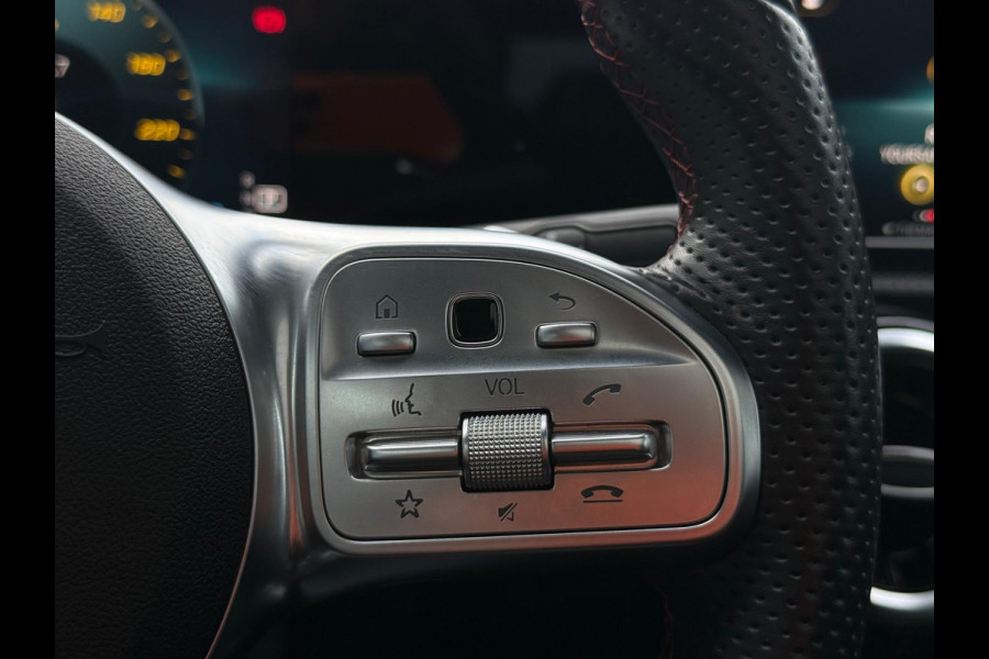 Mercedes-Benz A-Klasse 180 AMG Line Panorama CarPlay Mercedes-Benz A-Klasse 180 AMG Line Panorama CarPlay