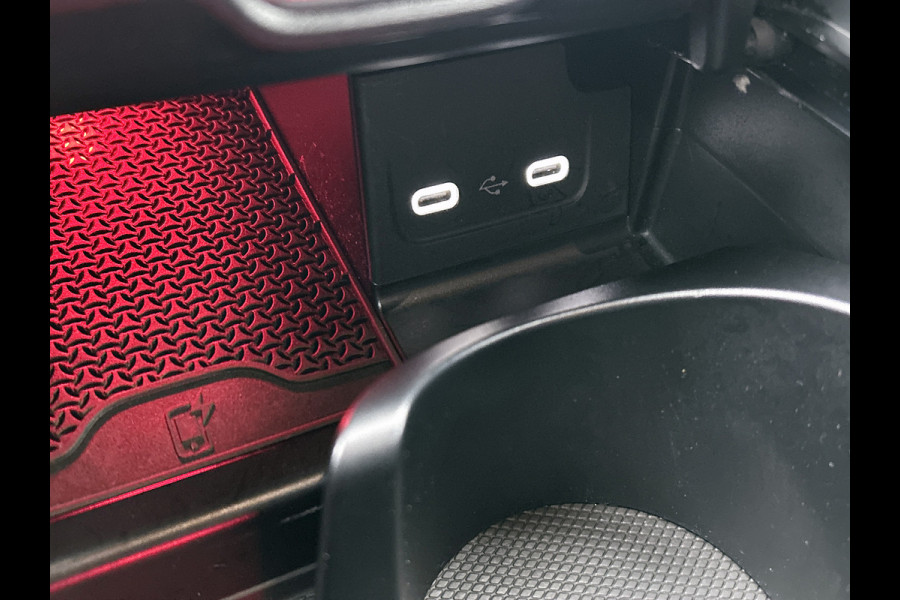 Mercedes-Benz C-Klasse 180 AMG Line Multispaaks lichtmetalen velgen 19 inch. Navigatie | parking support met camera achter | Inclusief 24 maanden MB Certified garantie voor Europa.