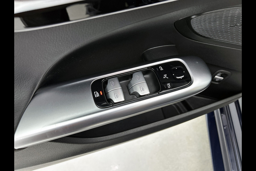 Mercedes-Benz C-Klasse 180 AMG Line Multispaaks lichtmetalen velgen 19 inch. Navigatie | parking support met camera achter | Inclusief 24 maanden MB Certified garantie voor Europa.