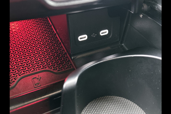 Mercedes-Benz C-Klasse 180 AMG Line Multispaaks lichtmetalen velgen 19 inch. Navigatie | parking support met camera achter | Inclusief 24 maanden MB Certified garantie voor Europa.