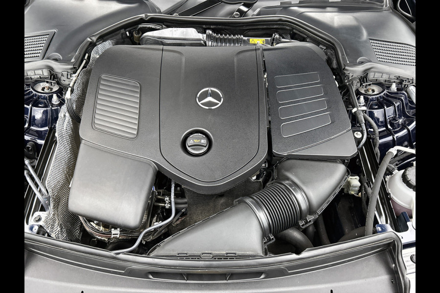 Mercedes-Benz C-Klasse 180 AMG Line Multispaaks lichtmetalen velgen 19 inch. Navigatie | parking support met camera achter | Inclusief 24 maanden MB Certified garantie voor Europa.