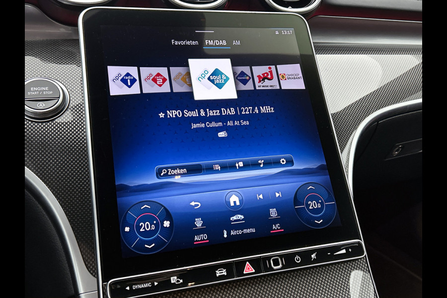 Mercedes-Benz C-Klasse 180 AMG Line Multispaaks lichtmetalen velgen 19 inch. Navigatie | parking support met camera achter | Inclusief 24 maanden MB Certified garantie voor Europa.