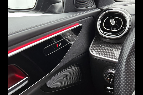 Mercedes-Benz C-Klasse 180 AMG Line Multispaaks lichtmetalen velgen 19 inch. Navigatie | parking support met camera achter | Inclusief 24 maanden MB Certified garantie voor Europa.