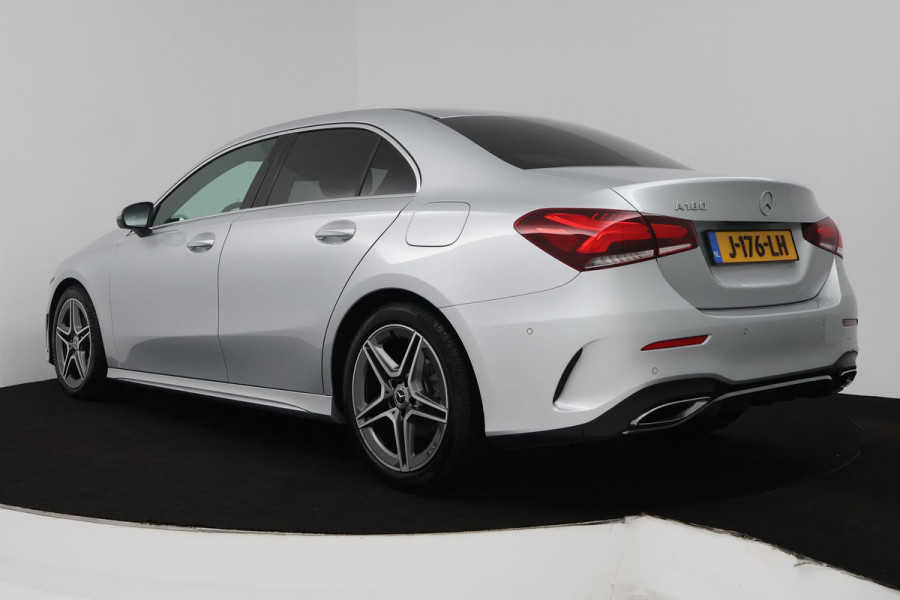 Mercedes-Benz A-Klasse 180 Business Solution AMG (STOELVERWARMING, SFEERVERLICHTING, ACHTERUITRIJCAMERA, CRUISE CONTROL, NAVI)