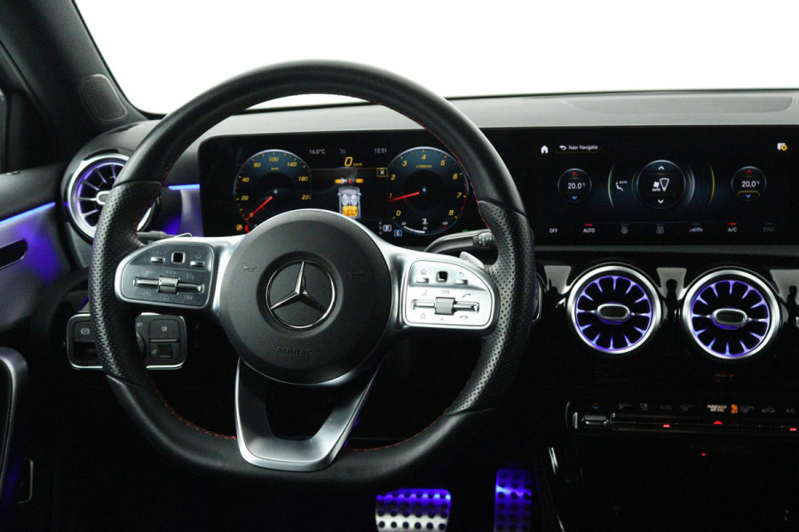 Mercedes-Benz A-Klasse 180 Business Solution AMG (STOELVERWARMING, SFEERVERLICHTING, ACHTERUITRIJCAMERA, CRUISE CONTROL, NAVI)
