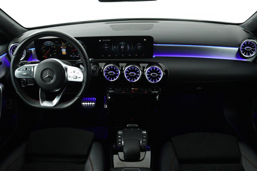 Mercedes-Benz A-Klasse 180 Business Solution AMG (STOELVERWARMING, SFEERVERLICHTING, ACHTERUITRIJCAMERA, CRUISE CONTROL, NAVI)