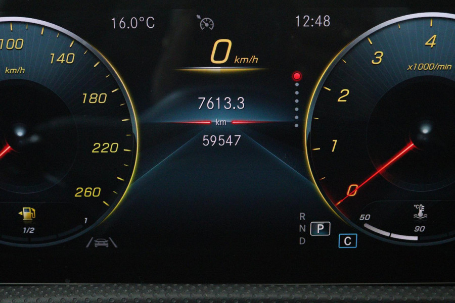 Mercedes-Benz A-Klasse 180 Business Solution AMG (STOELVERWARMING, SFEERVERLICHTING, ACHTERUITRIJCAMERA, CRUISE CONTROL, NAVI)