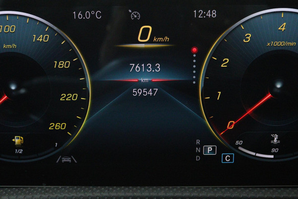 Mercedes-Benz A-Klasse 180 Business Solution AMG (STOELVERWARMING, SFEERVERLICHTING, ACHTERUITRIJCAMERA, CRUISE CONTROL, NAVI)