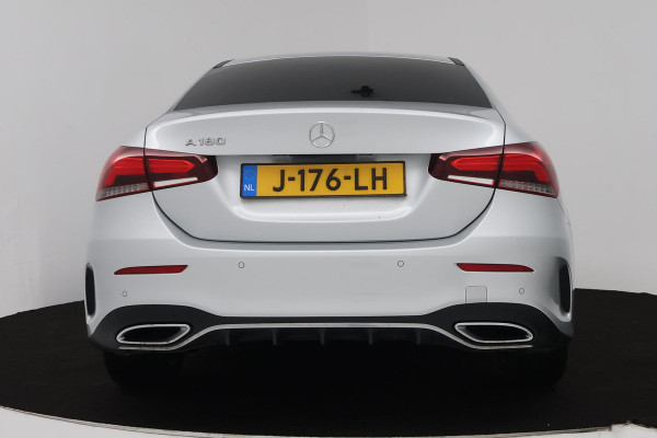 Mercedes-Benz A-Klasse 180 Business Solution AMG (STOELVERWARMING, SFEERVERLICHTING, ACHTERUITRIJCAMERA, CRUISE CONTROL, NAVI)