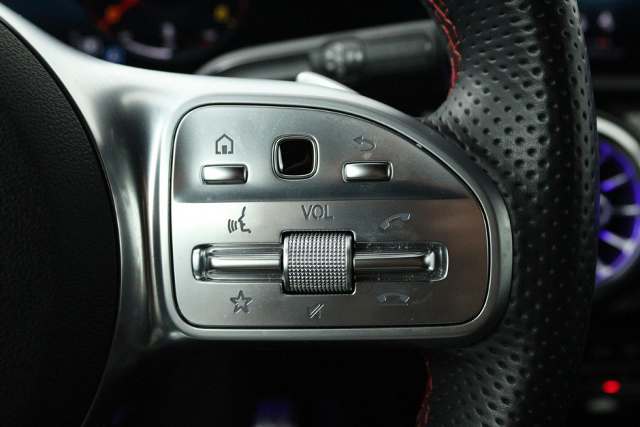 Mercedes-Benz A-Klasse 180 Business Solution AMG (STOELVERWARMING, SFEERVERLICHTING, ACHTERUITRIJCAMERA, CRUISE CONTROL, NAVI)