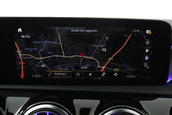 Mercedes-Benz A-Klasse 180 Business Solution AMG (STOELVERWARMING, SFEERVERLICHTING, ACHTERUITRIJCAMERA, CRUISE CONTROL, NAVI)