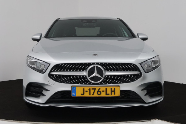 Mercedes-Benz A-Klasse 180 Business Solution AMG (STOELVERWARMING, SFEERVERLICHTING, ACHTERUITRIJCAMERA, CRUISE CONTROL, NAVI)