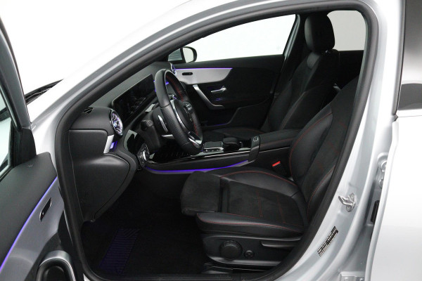Mercedes-Benz A-Klasse 180 Business Solution AMG (STOELVERWARMING, SFEERVERLICHTING, ACHTERUITRIJCAMERA, CRUISE CONTROL, NAVI)