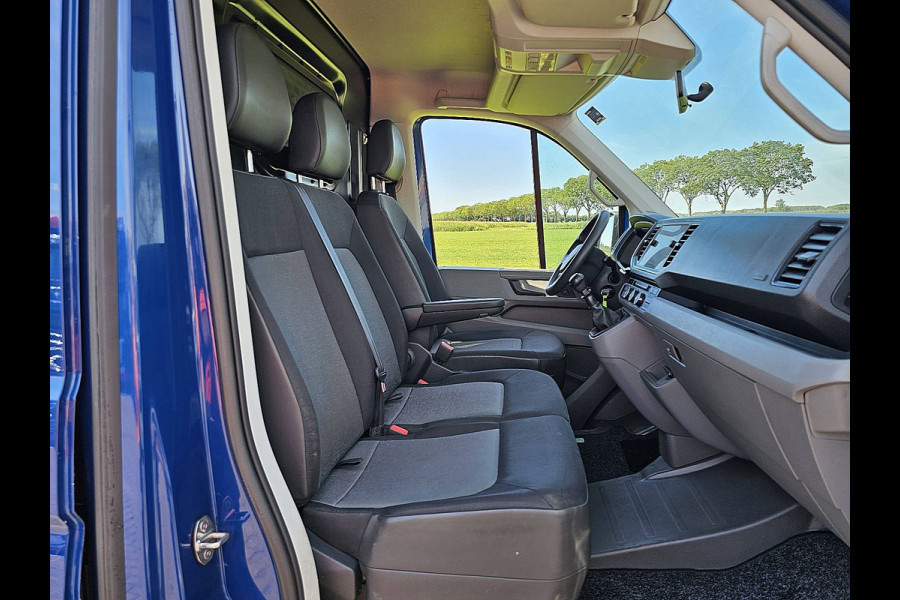 Volkswagen Crafter 35 2.0 TDI L3H2 Airco, Navi, Trekhaak, Carplay, 3 Zits, Euro6, 140 PK! Volkswagen Crafter 35 2.0 TDI L3H2 Airco, Navi, Trekhaak, Carplay, 3 Zits, Euro6, 140 PK!