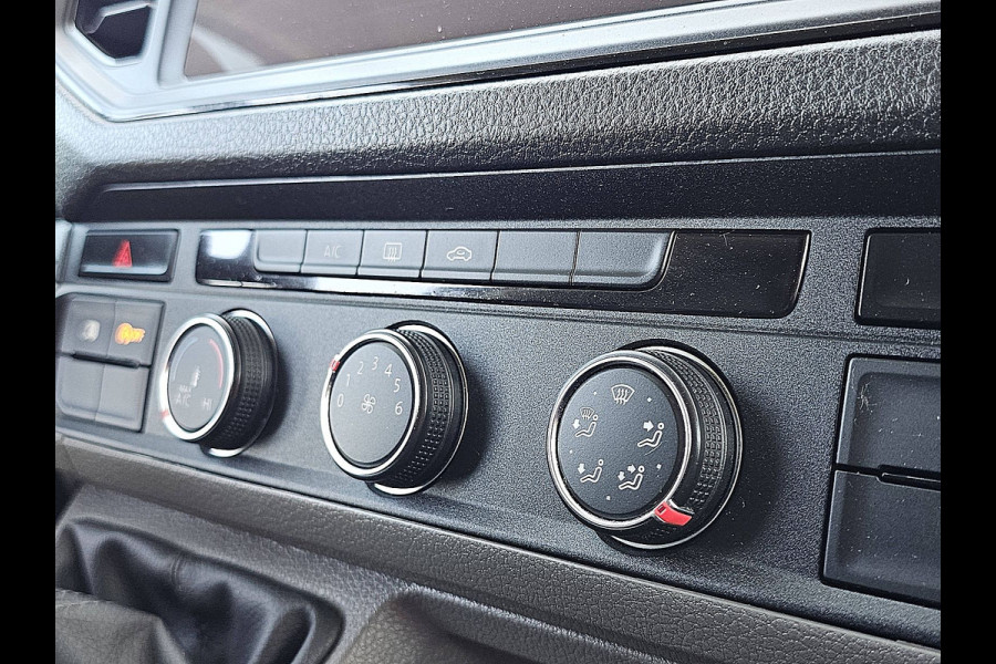 Volkswagen Crafter 35 2.0 TDI L3H2 Airco, Navi, Trekhaak, Carplay, 3 Zits, Euro6, 140 PK! Volkswagen Crafter 35 2.0 TDI L3H2 Airco, Navi, Trekhaak, Carplay, 3 Zits, Euro6, 140 PK!