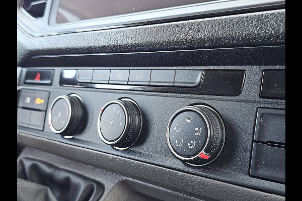 Volkswagen Crafter 35 2.0 TDI L3H2 Airco, Navi, Trekhaak, Carplay, 3 Zits, Euro6, 140 PK! Volkswagen Crafter 35 2.0 TDI L3H2 Airco, Navi, Trekhaak, Carplay, 3 Zits, Euro6, 140 PK!