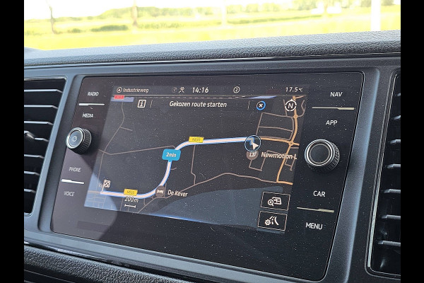 Volkswagen Crafter 35 2.0 TDI L3H2 Airco, Navi, Trekhaak, Carplay, 3 Zits, Euro6, 140 PK! Volkswagen Crafter 35 2.0 TDI L3H2 Airco, Navi, Trekhaak, Carplay, 3 Zits, Euro6, 140 PK!