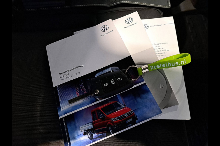 Volkswagen Crafter 35 2.0 TDI L3H2 Airco, Navi, Trekhaak, Carplay, 3 Zits, Euro6, 140 PK! Volkswagen Crafter 35 2.0 TDI L3H2 Airco, Navi, Trekhaak, Carplay, 3 Zits, Euro6, 140 PK!