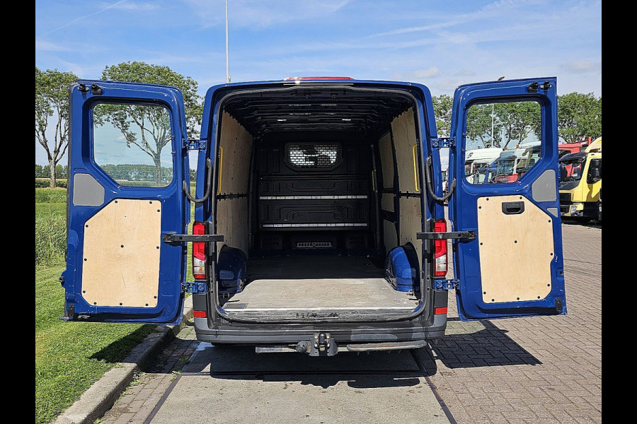 Volkswagen Crafter 35 2.0 TDI L3H2 Airco, Navi, Trekhaak, Carplay, 3 Zits, Euro6, 140 PK! Volkswagen Crafter 35 2.0 TDI L3H2 Airco, Navi, Trekhaak, Carplay, 3 Zits, Euro6, 140 PK!